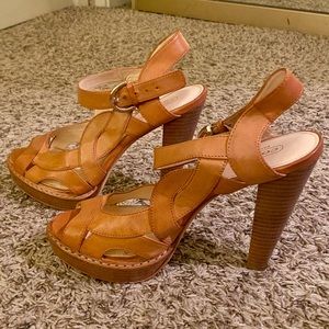 Coach Tamara Vachetta Heels EUC! 7.5